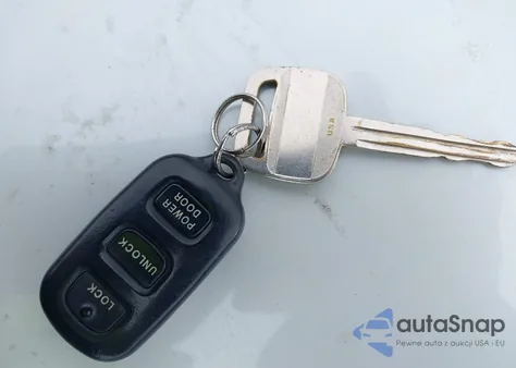 2003 Toyota Sienna Le из США, поврежденный, VIN 4T3ZF13C63U519068